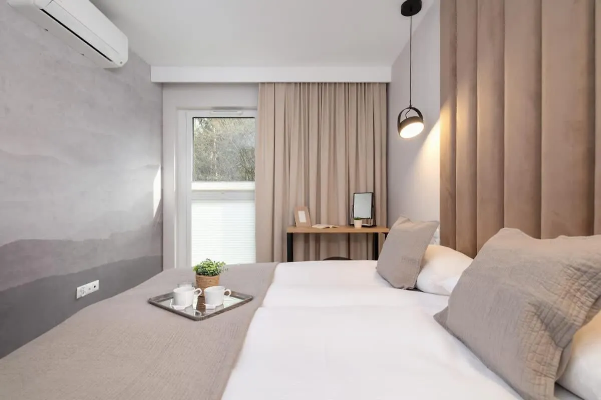 Beautiful Apartment In Krakow With Garden, Air Conditioning, Parking And Desk By Renters Prestige