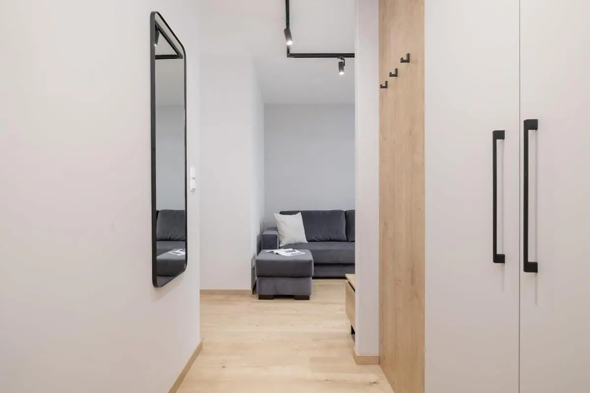 Beautiful Apartment In Krakow With Garden, Air Conditioning, Parking And Desk By Renters Prestige