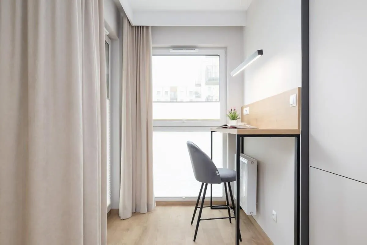 Beautiful Apartment In Krakow With Garden, Air Conditioning, Parking And Desk By Renters Prestige Polen