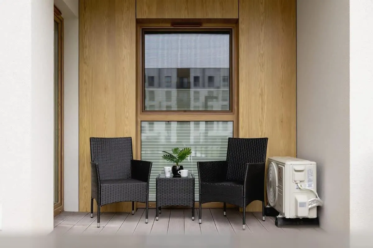 Beautiful Apartment In Krakow With Garden, Air Conditioning, Parking And Desk By Renters Prestige 0*,  Polen