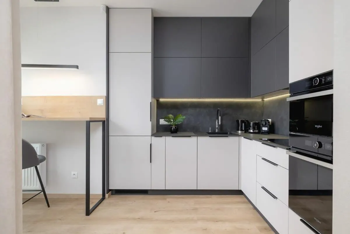 Beautiful Apartment In Krakow With Garden, Air Conditioning, Parking And Desk By Renters Prestige