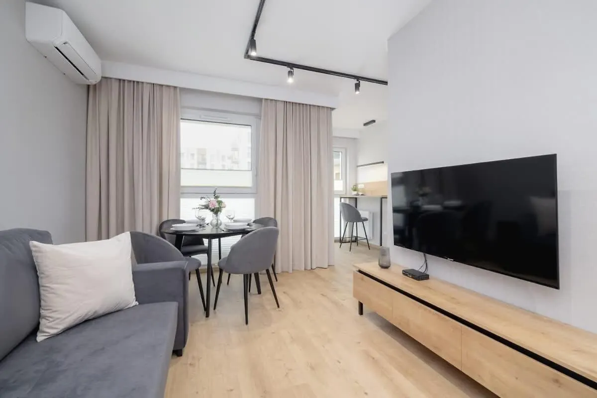 Beautiful Apartment In Krakow With Garden, Air Conditioning, Parking And Desk By Renters Prestige