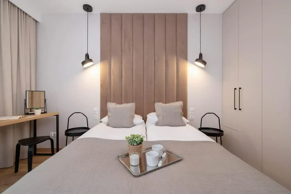 Beautiful Apartment In Krakow With Garden, Air Conditioning, Parking And Desk By Renters Prestige Polen