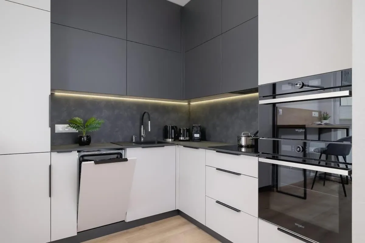 Beautiful Apartment In Krakow With Garden, Air Conditioning, Parking And Desk By Renters Prestige