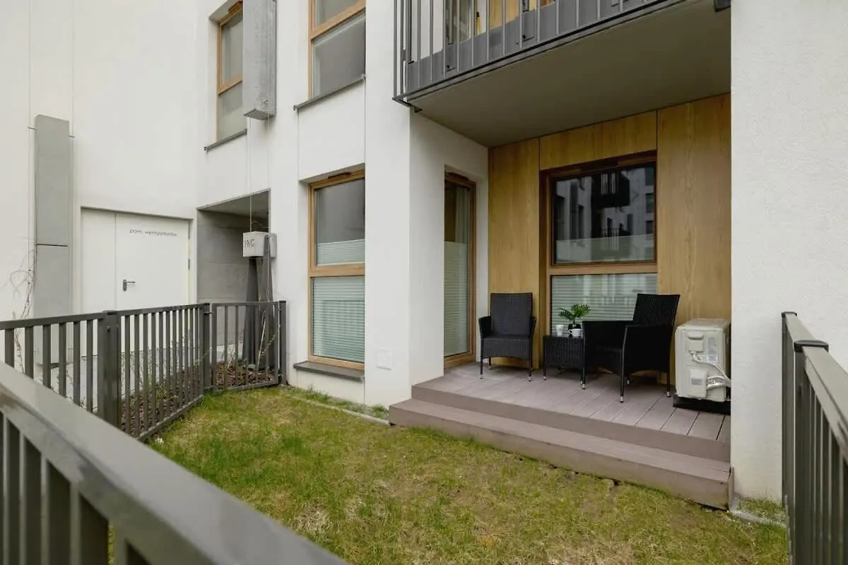 Beautiful Apartment In Krakow With Garden, Air Conditioning, Parking And Desk By Renters Prestige 0*,