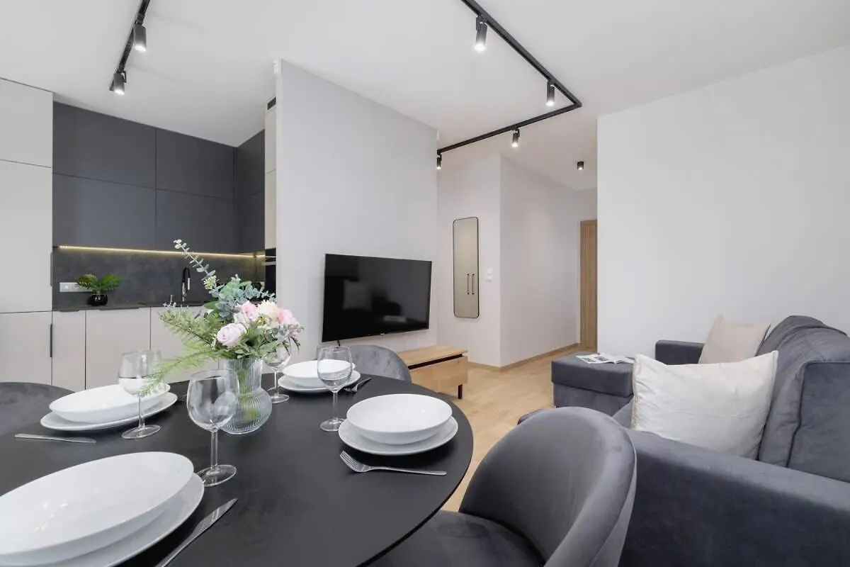 Beautiful Apartment In Krakow With Garden, Air Conditioning, Parking And Desk By Renters Prestige 0*,  Polen