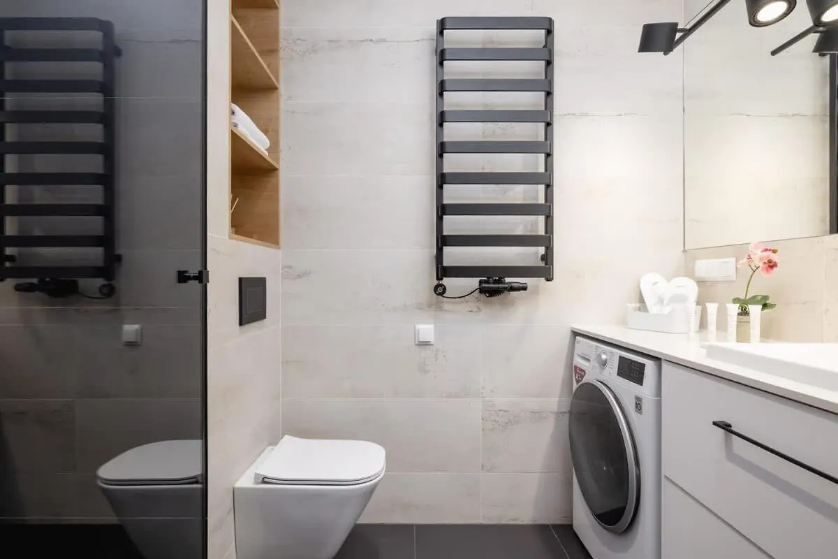 Beautiful Apartment In Krakow With Garden, Air Conditioning, Parking And Desk By Renters Prestige 0*,  Poland