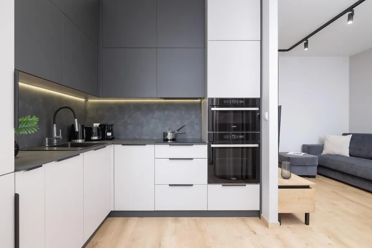 Beautiful Apartment In Krakow With Garden, Air Conditioning, Parking And Desk By Renters Prestige