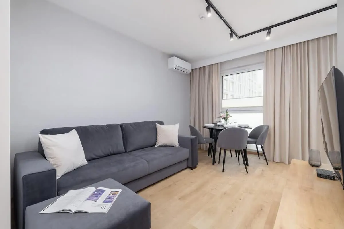Beautiful Apartment In Krakow With Garden, Air Conditioning, Parking And Desk By Renters Prestige