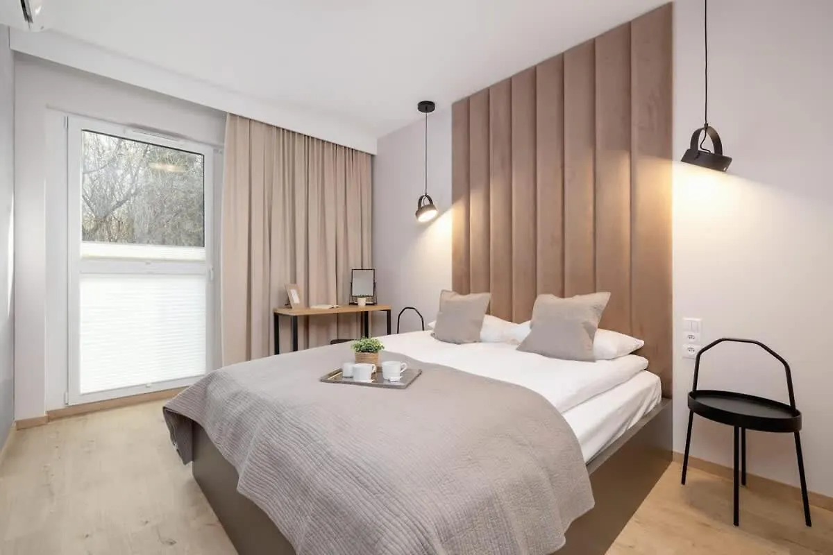 Beautiful Apartment In Krakow With Garden, Air Conditioning, Parking And Desk By Renters Prestige